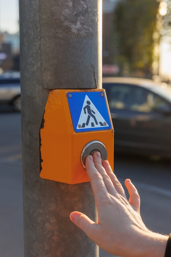 bouton d'arrêt pour passage piéton