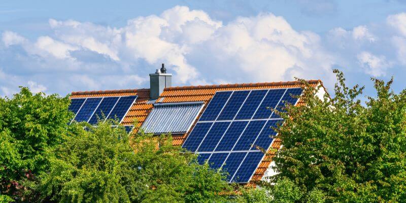 Toit avec panneaux photovoltaïque